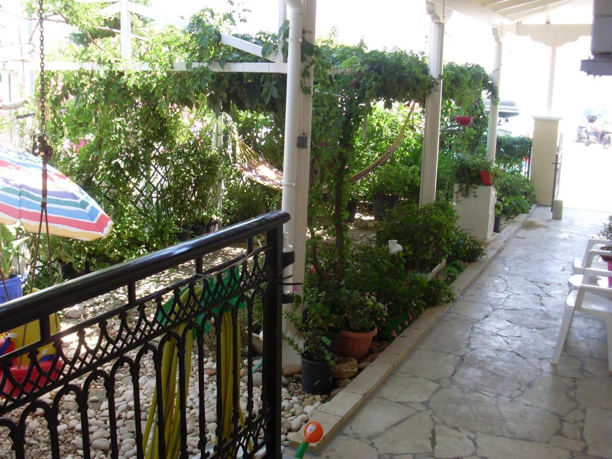 Mariangela Apartments Lixouri Exterior photo